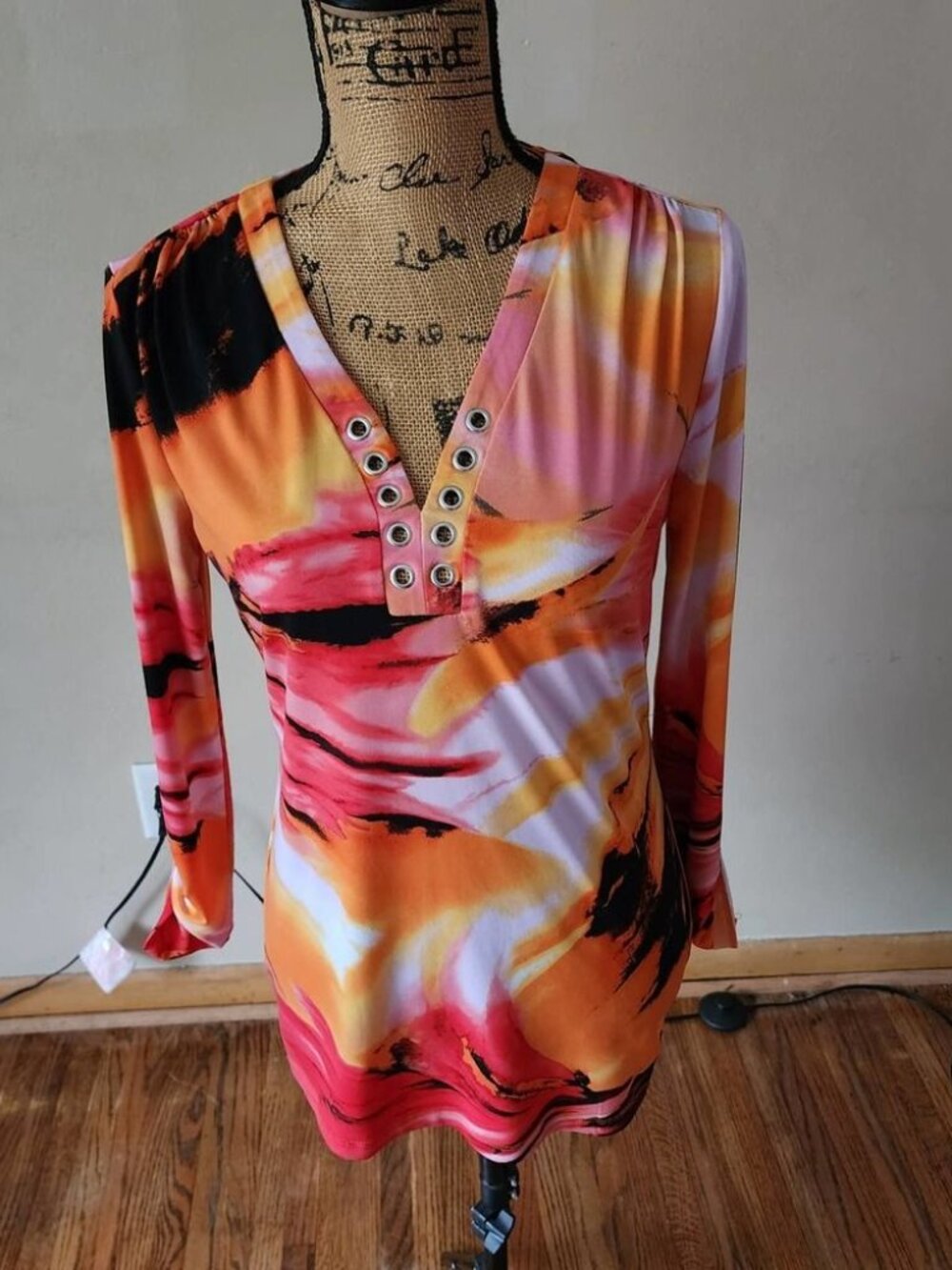 Chelsea & Theodore Abstract Grommet V-Neck Tunic Size Small Retro 70s Boho